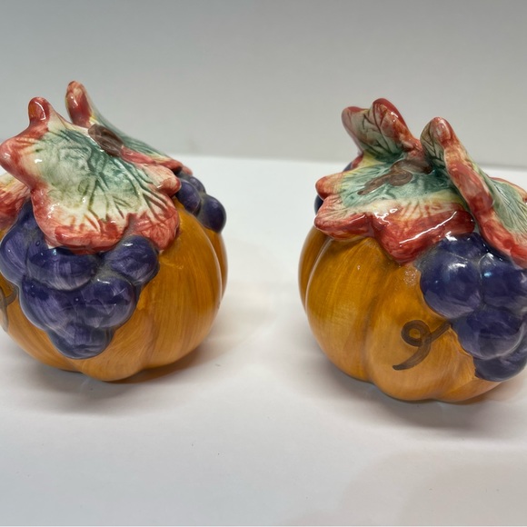 Vtg. Long Rich Harvest Vegetable Salt, Pepper Set - Picture 5 of 5